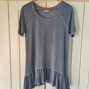 Danielle women's charcoal gray short sleeve ruffle hem top Sz L